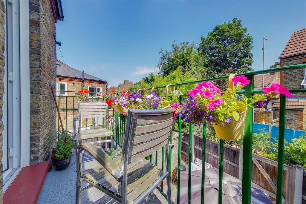 8 Balcony-1.jpg