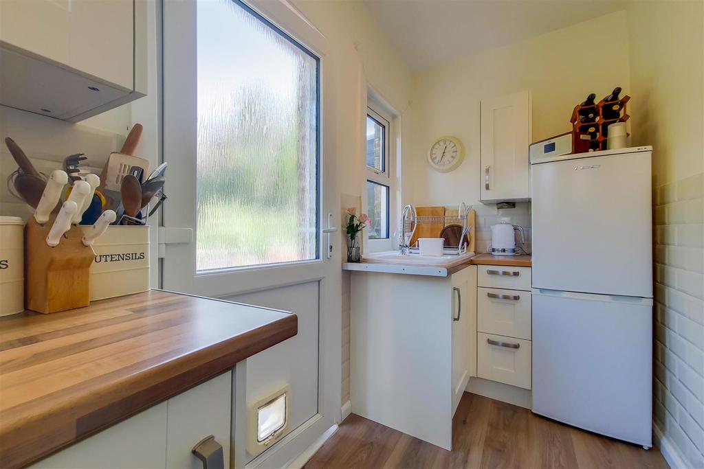 7 Kitchen-0.jpg