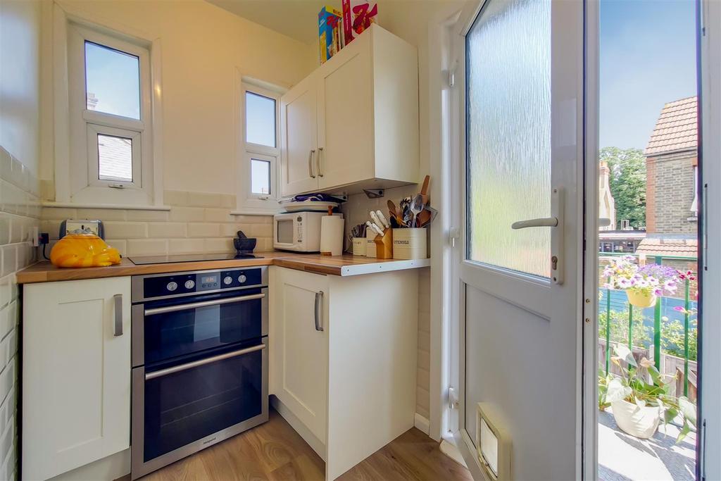7 Kitchen-1.jpg