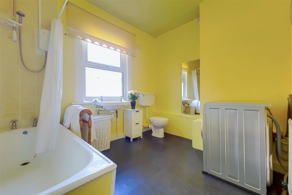 9 Bathroom-0.jpg