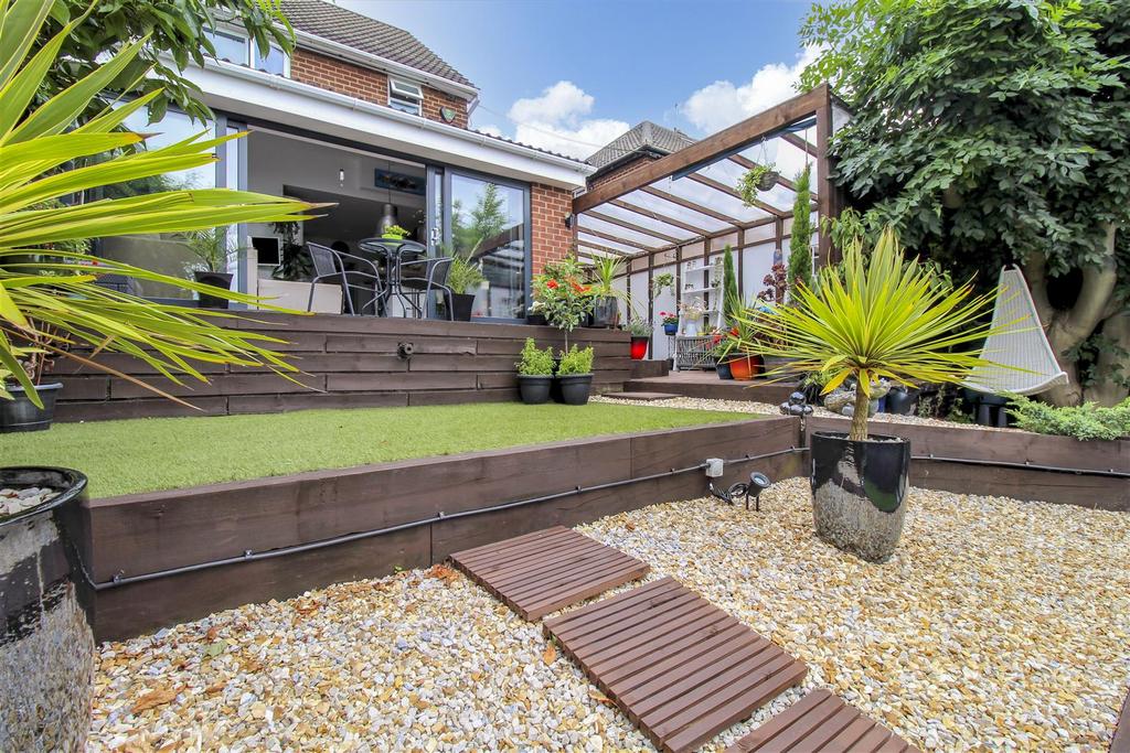 Mayfield Drive, Stapleford 4 bed semidetached house £299,950