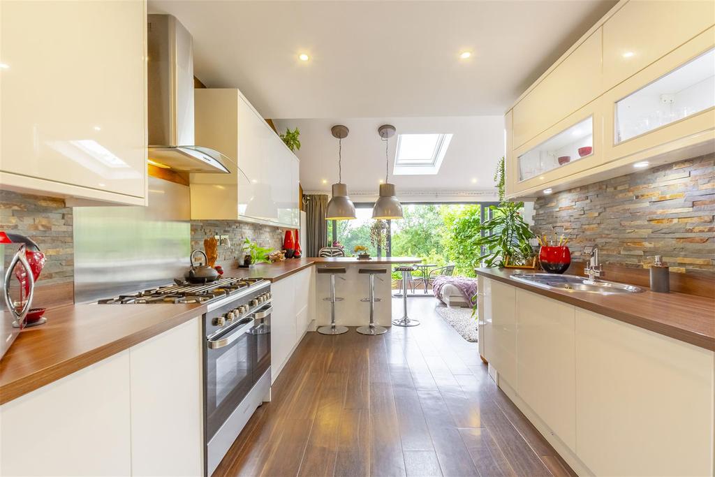 Mayfield Drive, Stapleford 4 bed semidetached house £299,950