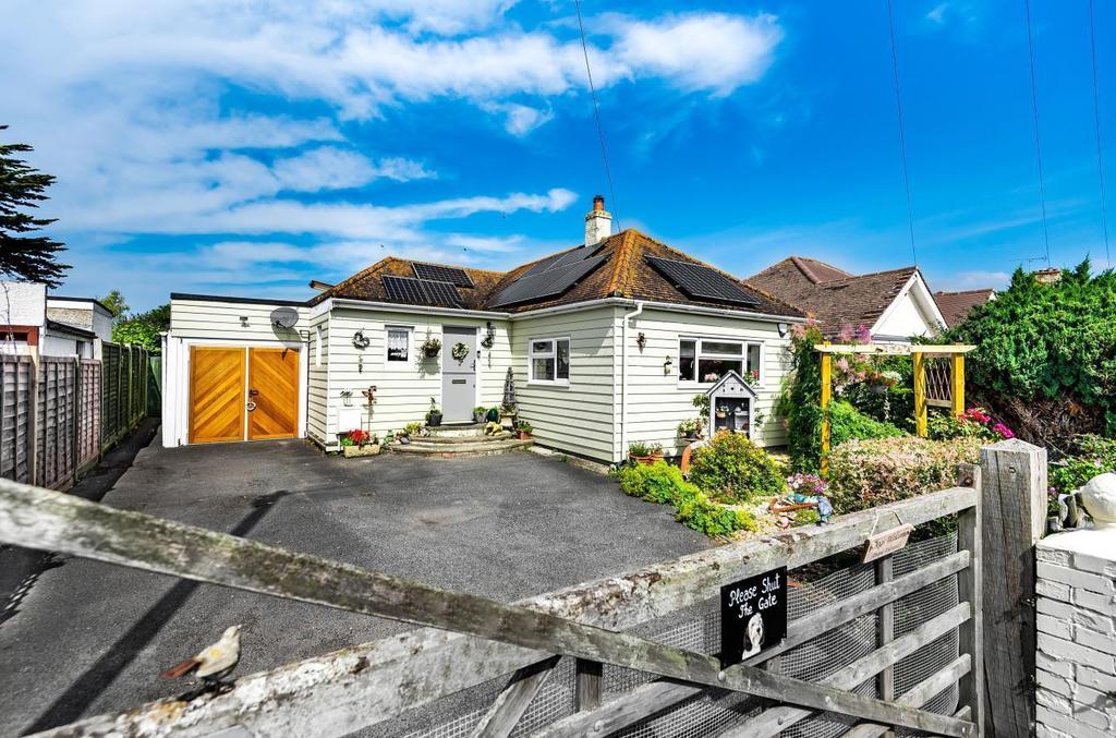 Orchard Avenue, Selsey, PO20 3 bed detached bungalow for sale £425,000