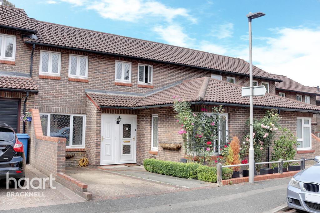 Worlds End Hill, Bracknell 3 bed terraced house £375,000