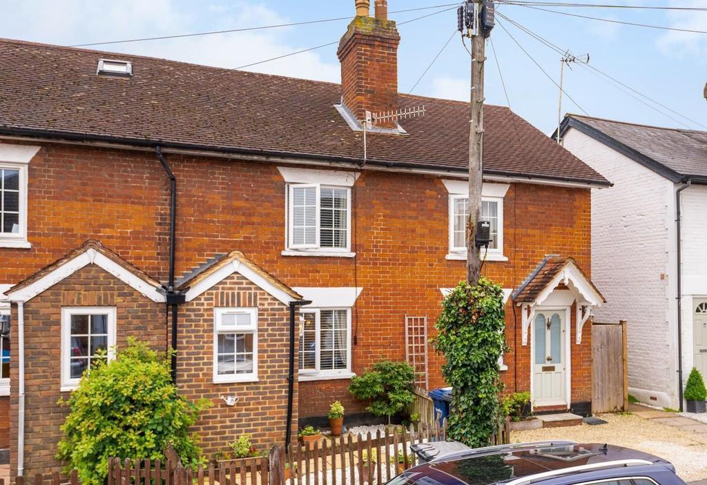 Kings Road, Godalming, GU7 2 bed terraced house £375,000