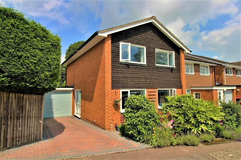 Kelso Close, Worth, Crawley, West... 4 bed detached house £495,000