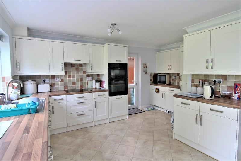 Kelso Close, Worth, Crawley, West... 4 bed detached house £495,000