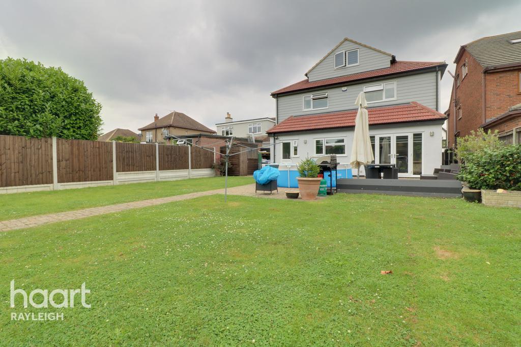Leslie Road, Rayleigh 5 bed detached house £850,000