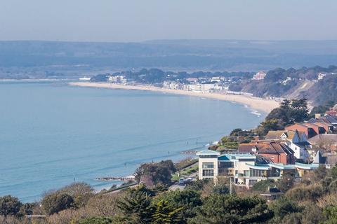 82 Admirals Walk, Bournemouth, BH2 5HG