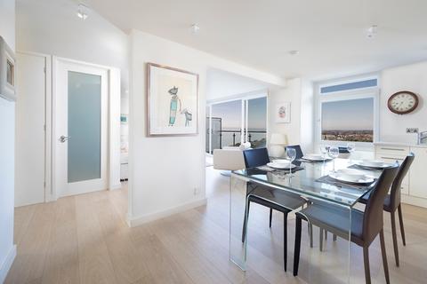 82 Admirals Walk, Bournemouth, BH2 5HG