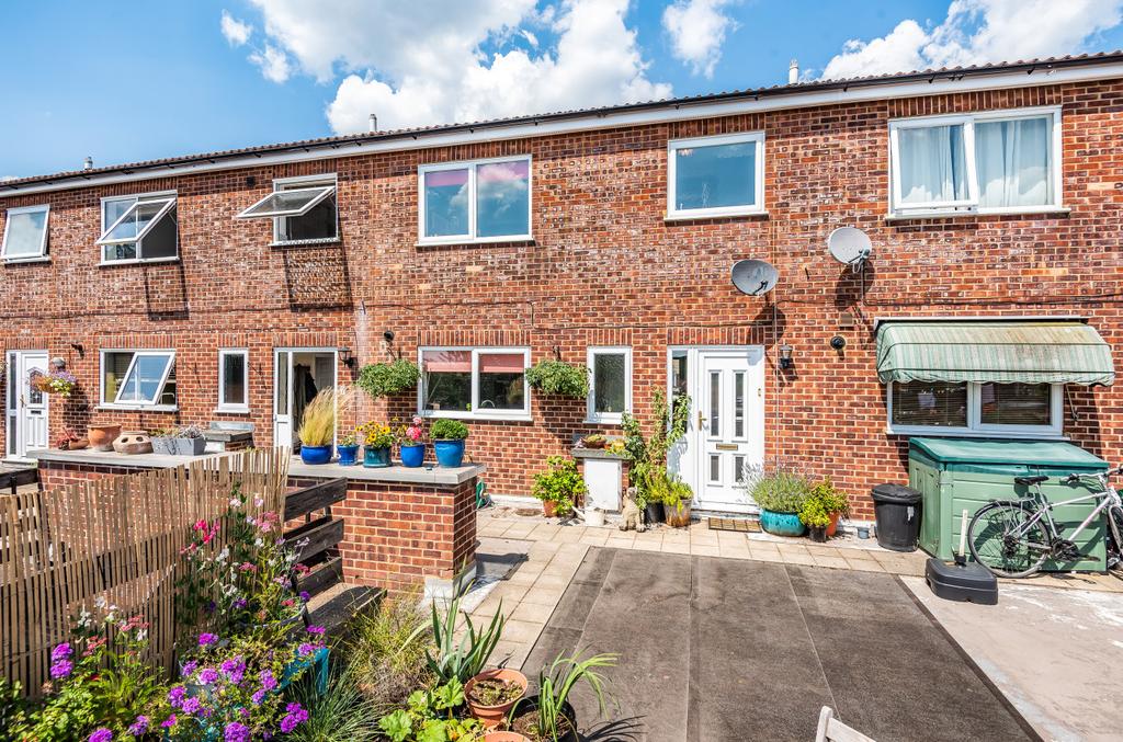 3 Bedroom Maisonette for Sale
