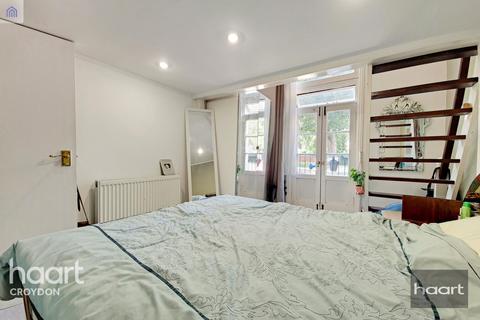 Flat 3, 12 The Waldrons, Croydon, CR0 4HB