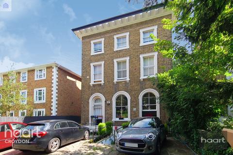 Flat 3, 12 The Waldrons, Croydon, CR0 4HB