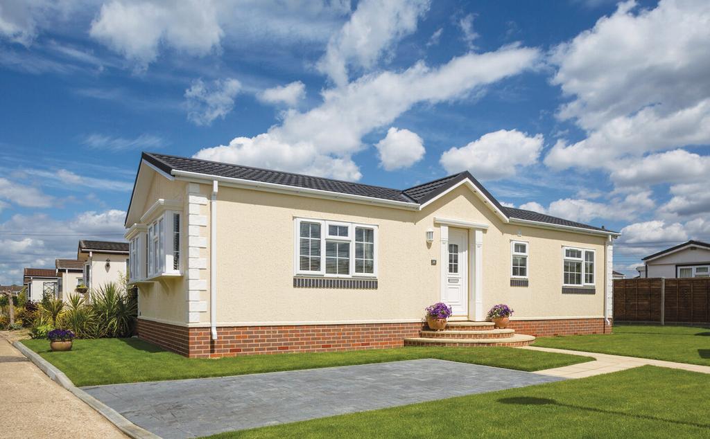 Addlestone, Surrey, KT15 2 bed park home £280,000