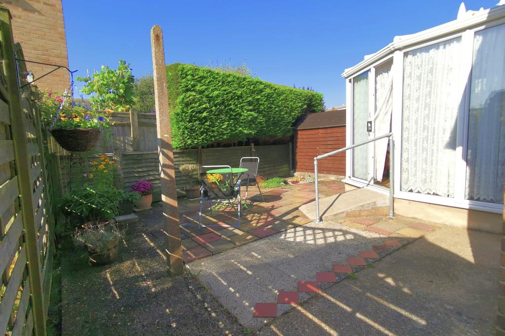 Chestnut Drive, Polegate, East... 2 bed semidetached house £285,000