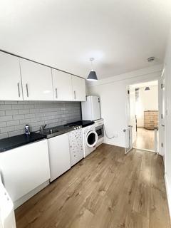 Studio to rent, Kimberley Road, N18