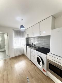 Studio to rent, Kimberley Road, N18