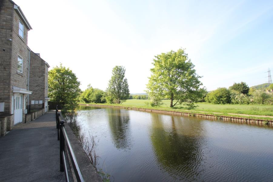 WATERS WALK APPERLEY BRIDGE BRADFORD BD10 0LZ 3 bed duplex £750 pcm