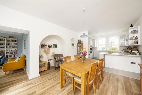 14 Mellor Close, Otley, LS21 2FB