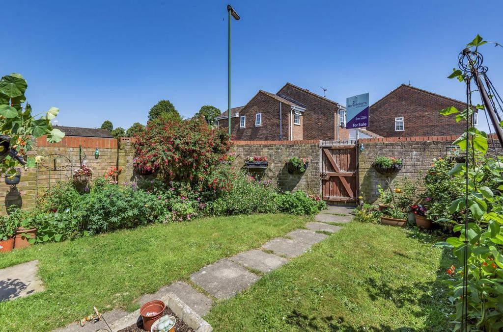 Hazelhurst Crescent, Horsham, RH12 1 bed terraced house £245,000
