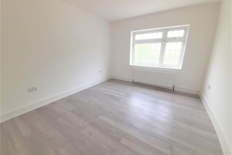 4 bedroom semi-detached house to rent, Flat 1,  Greenford, UB6