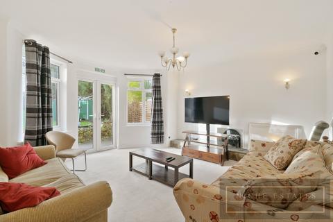 6 bedroom detached house to rent, Alexandra Grove, North Finchley, N12 - SEE 3D VIRTUAL TOUR!