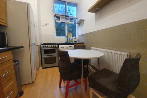 2 bedroom apartment to rent, Caledonian Road, London N1