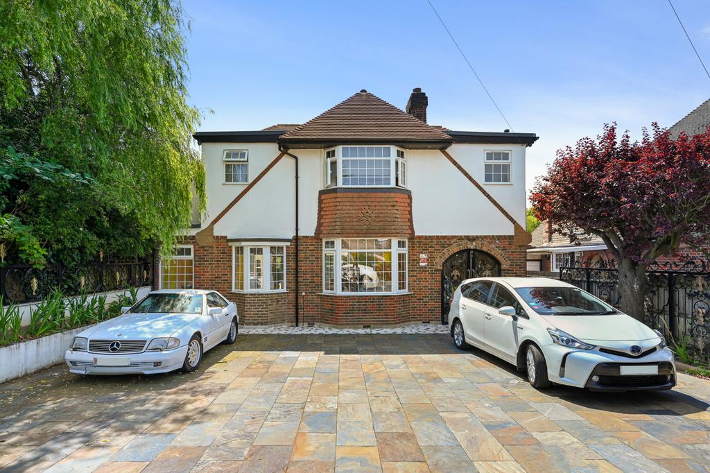 5 Bedroom Detached House   Mill Hill