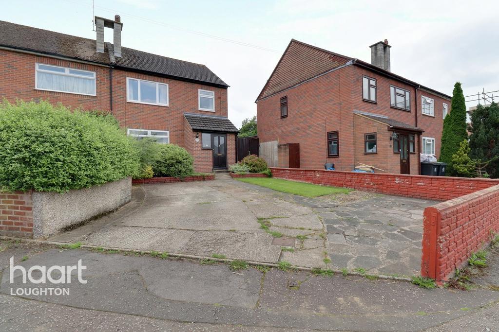 Rookwood Gardens, Loughton, Essex, IG10 3 bed semidetached house £