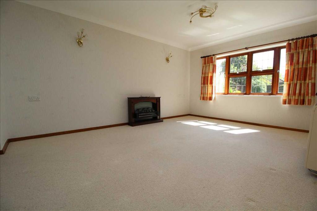 Lounge / Dining Area