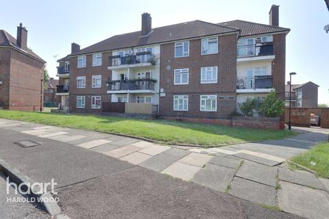 4, Middlesborough House Kingsbridge Circus, Romford, RM3 8NJ
