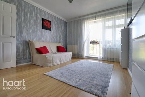 4, Middlesborough House Kingsbridge Circus, Romford, RM3 8NJ