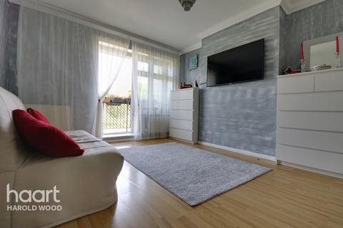 4, Middlesborough House Kingsbridge Circus, Romford, RM3 8NJ