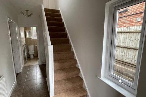 3 bedroom semi-detached house to rent, Sunset Road, Totton