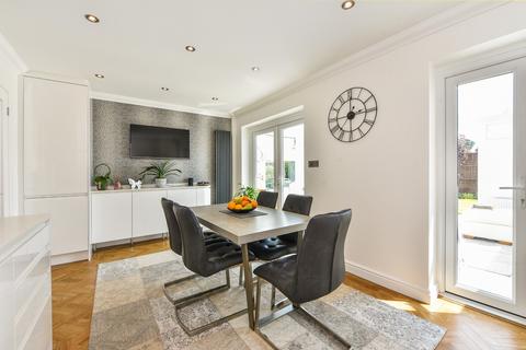 22 Blakemyle, Bognor Regis, PO21 3TN