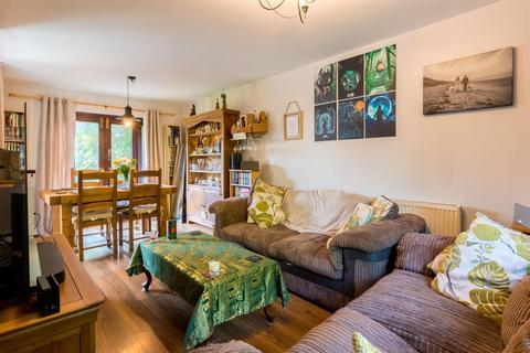 4 Bedford Mount, Leeds, LS16 6DP