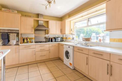 4 Bedford Mount, Leeds, LS16 6DP