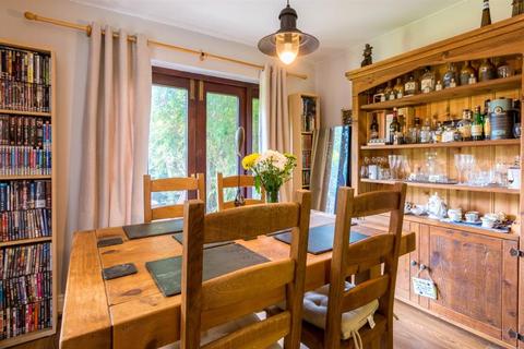 4 Bedford Mount, Leeds, LS16 6DP