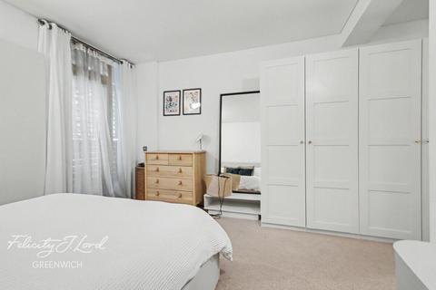 2 bedroom flat to rent, West Parkside, LONDON