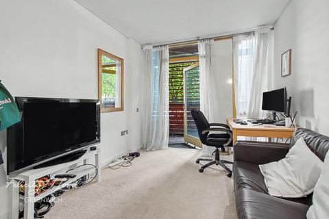 2 bedroom flat to rent, West Parkside, LONDON
