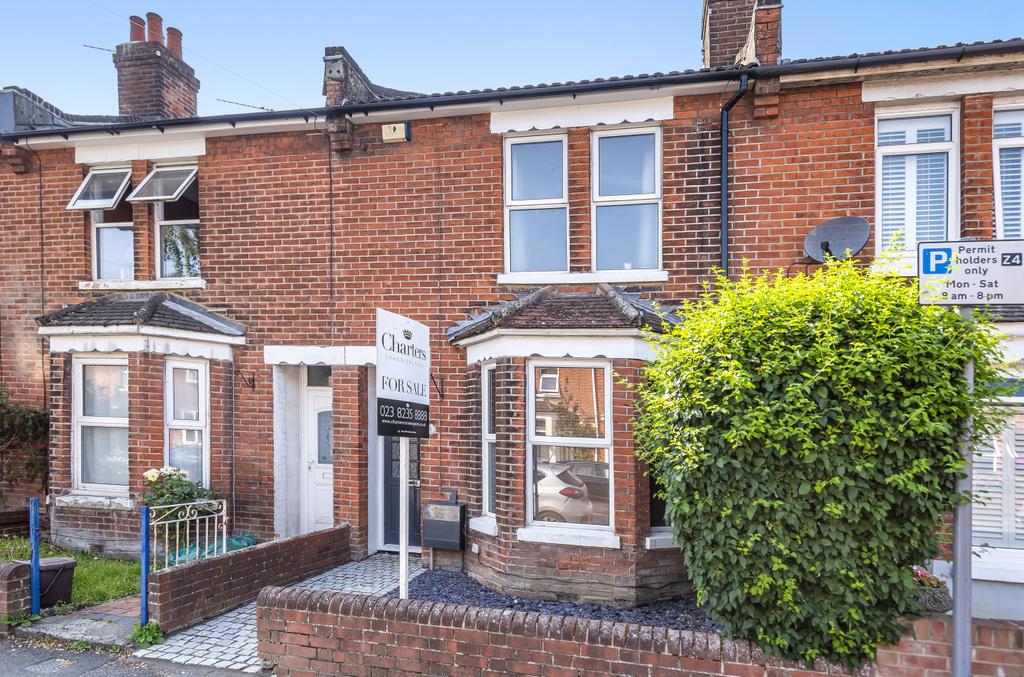 Desborough Road, Eastleigh, SO50 3 bed terraced house £300,000