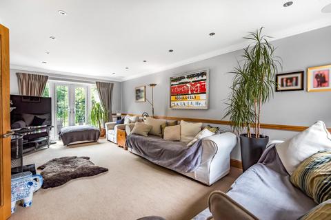 12 Convent Close, Beckenham, BR3 5GD