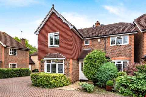 12 Convent Close, Beckenham, BR3 5GD