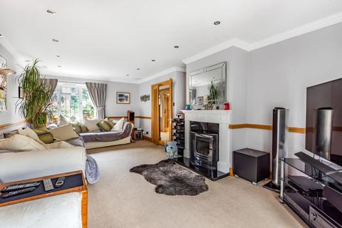 12 Convent Close, Beckenham, BR3 5GD