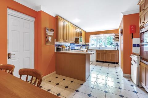 12 Convent Close, Beckenham, BR3 5GD