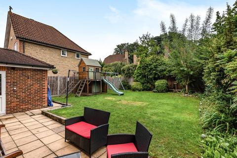 12 Convent Close, Beckenham, BR3 5GD