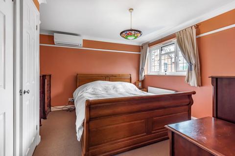 12 Convent Close, Beckenham, BR3 5GD