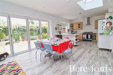 113 Springfield Gardens, Upminster, RM14 3ES