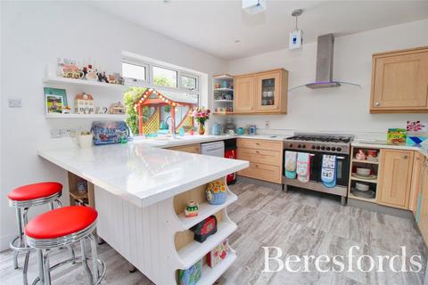 113 Springfield Gardens, Upminster, RM14 3ES