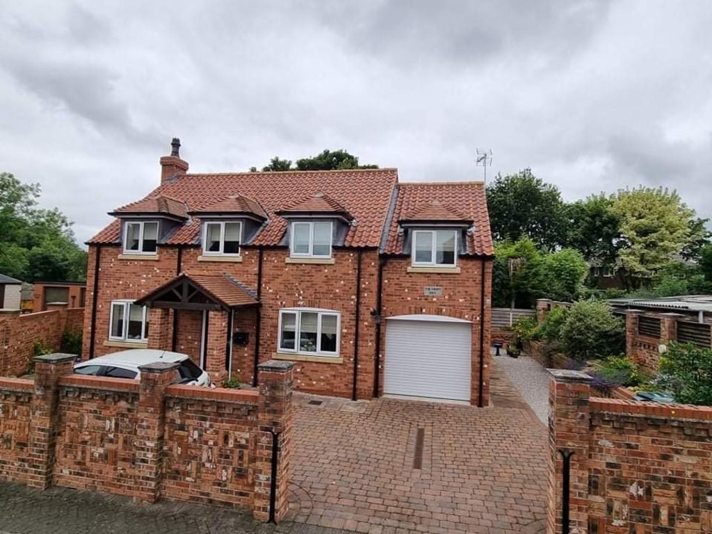Back Lane, East Cowick 3 bed detached house £380,000
